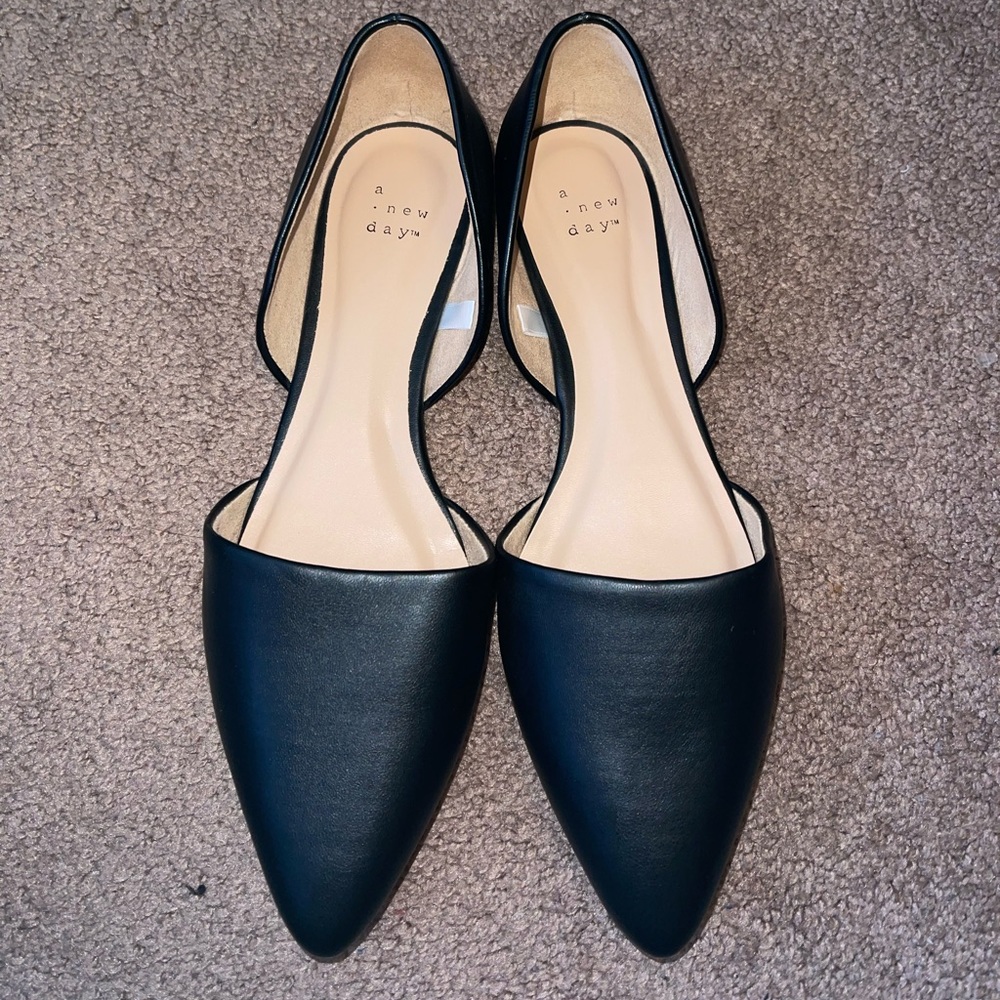 Black pointed flats